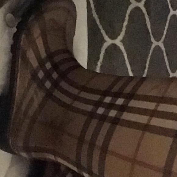 Burberry rain boots - Picture 1 of 3